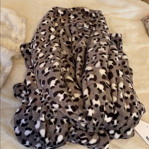 NWT gray leopard print bathrobe size large